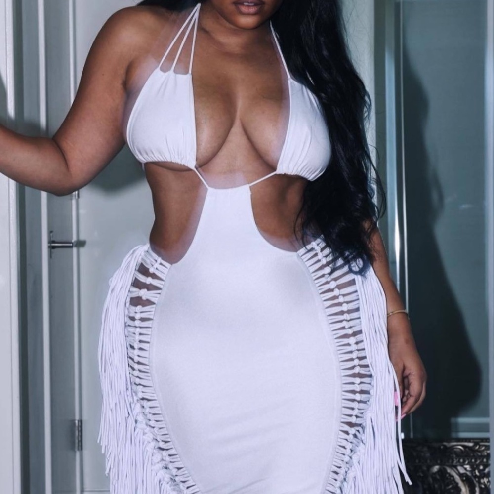 Medium white polyester